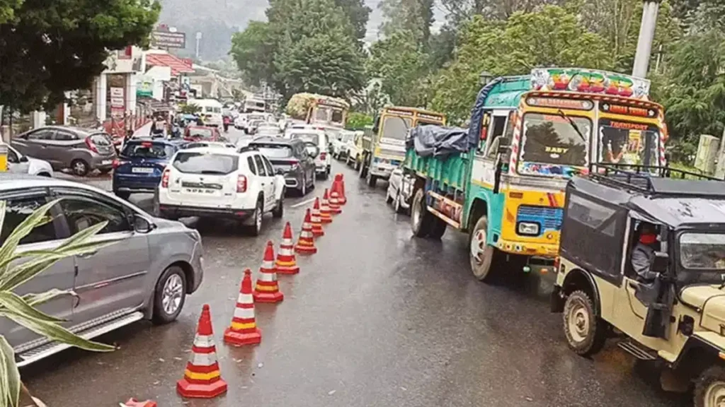 கலெக்டரின் முக்கிய அறிவிப்பு - கொடைக்கானல் மலைப்பாதையில் இந்த வாகனங்கள் செல்ல தடை